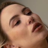 Bella Mur Nagie