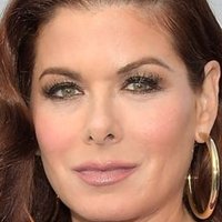 Debra Messing Nagie
