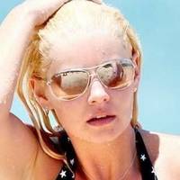 Elisha Cuthbert Nagie