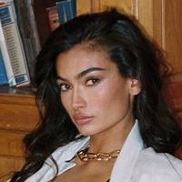 Kelly Gale Nagie