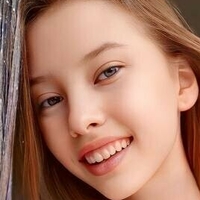 lyyselena Nagie