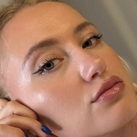 Maria Peach Nagie