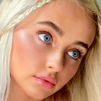 Olivia Mazukina Nagie