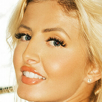 Poppy Wabe Hughes Nagie