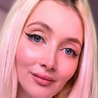 Vivii Plays Nagie